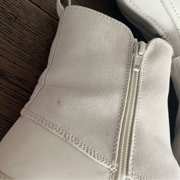 White Boots - Picture 7 of 7